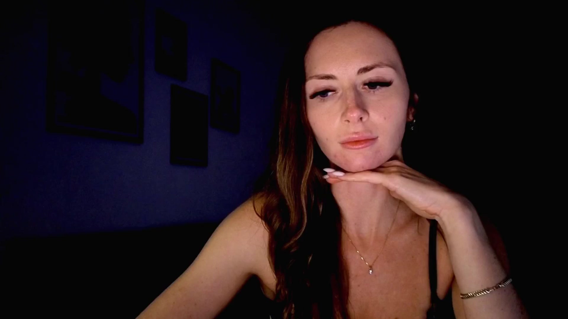 Gallery image thumbnail from Amber_Fry's myfreecams stream on, 12/01/2025, 21:53 image 17 of 20
