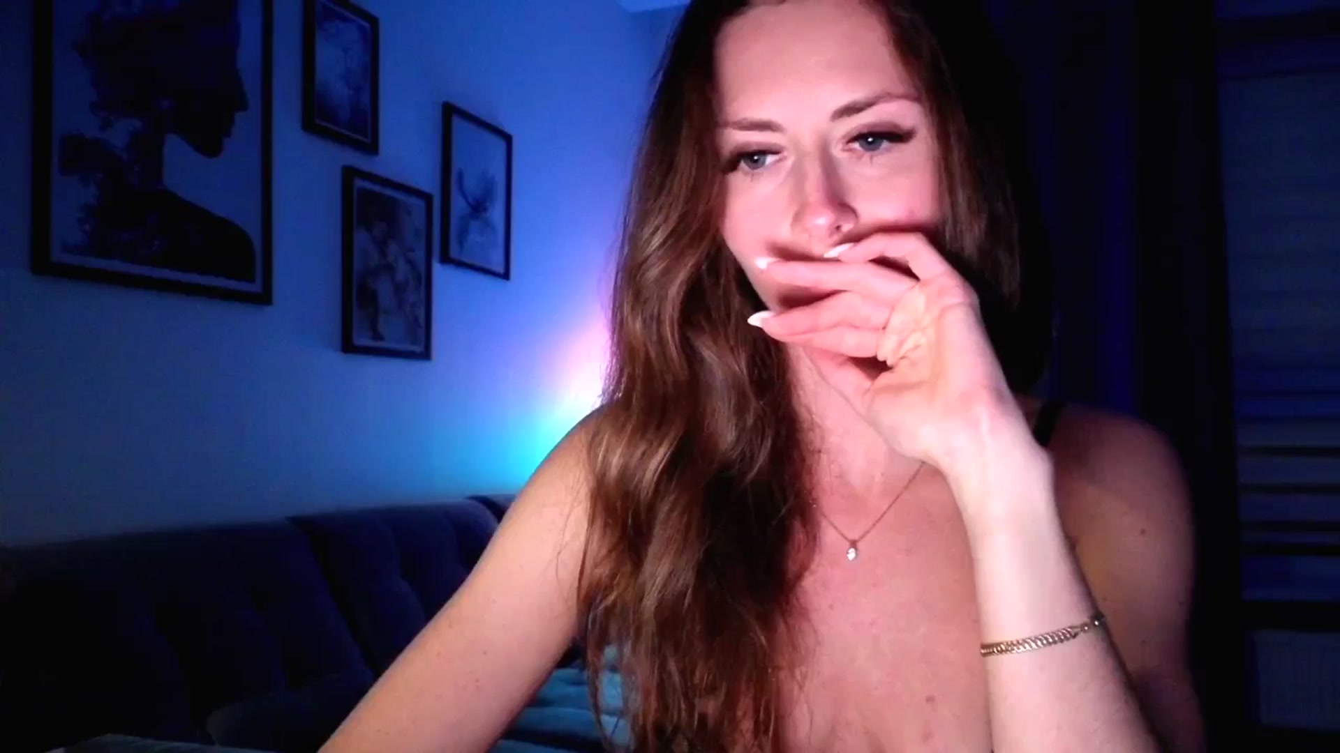 Gallery image thumbnail from Amber_Fry's myfreecams stream on, 12/06/2025, 22:45 image 17 of 20