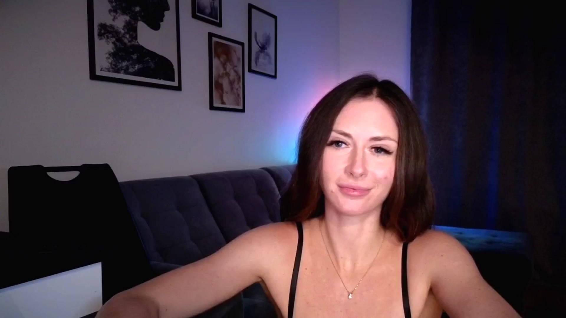 Gallery image thumbnail from Amber_Fry's myfreecams stream on, 12/08/2025, 15:52 image 8 of 20