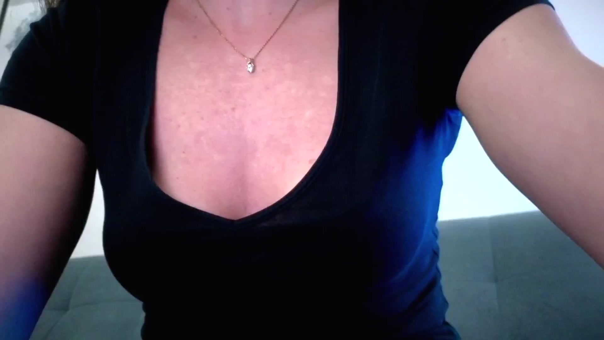 Gallery image thumbnail from Amber_Fry's myfreecams stream on, 12/10/2025, 21:33 image 15 of 20
