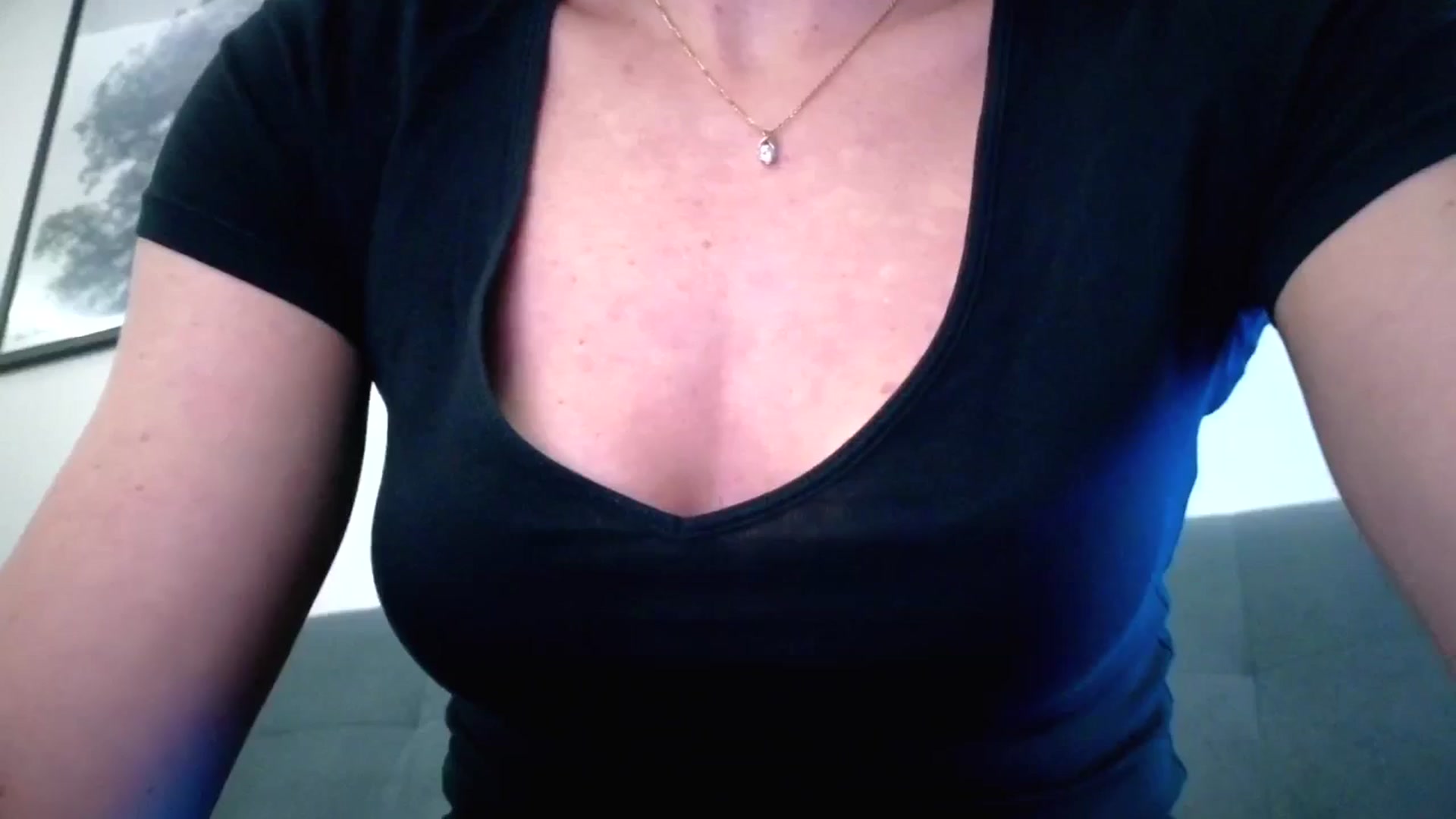 Gallery image thumbnail from Amber_Fry's myfreecams stream on, 12/10/2025, 21:33 image 14 of 20