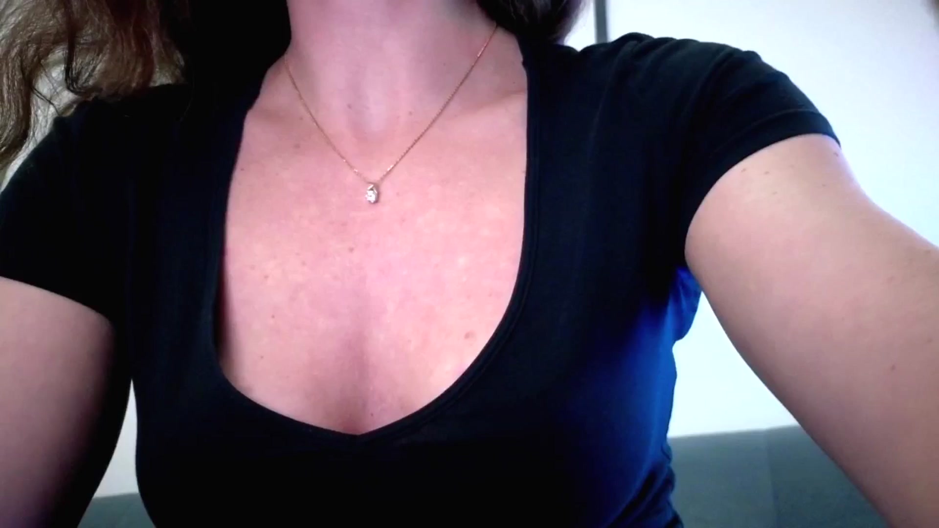 Gallery image thumbnail from Amber_Fry's myfreecams stream on, 12/10/2025, 21:33 image 16 of 20