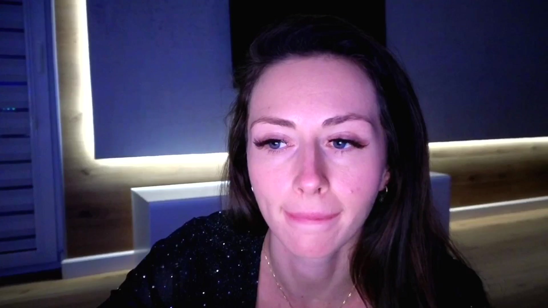 Gallery image thumbnail from Amber_Fry's myfreecams stream on, 01/15/2026, 19:19 image 12 of 20