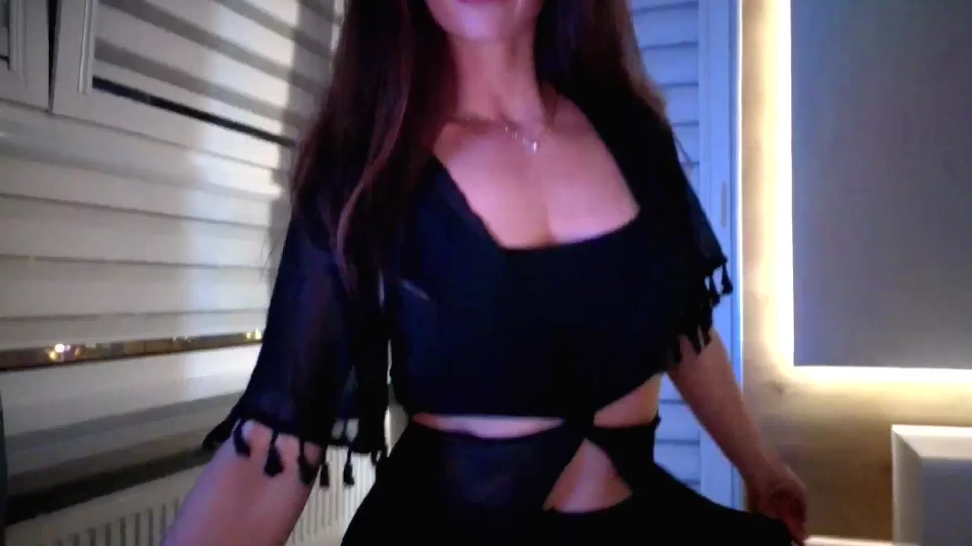 Gallery image thumbnail from Amber_Fry's myfreecams stream on, 03/29/2026, 18:39 image 10 of 20