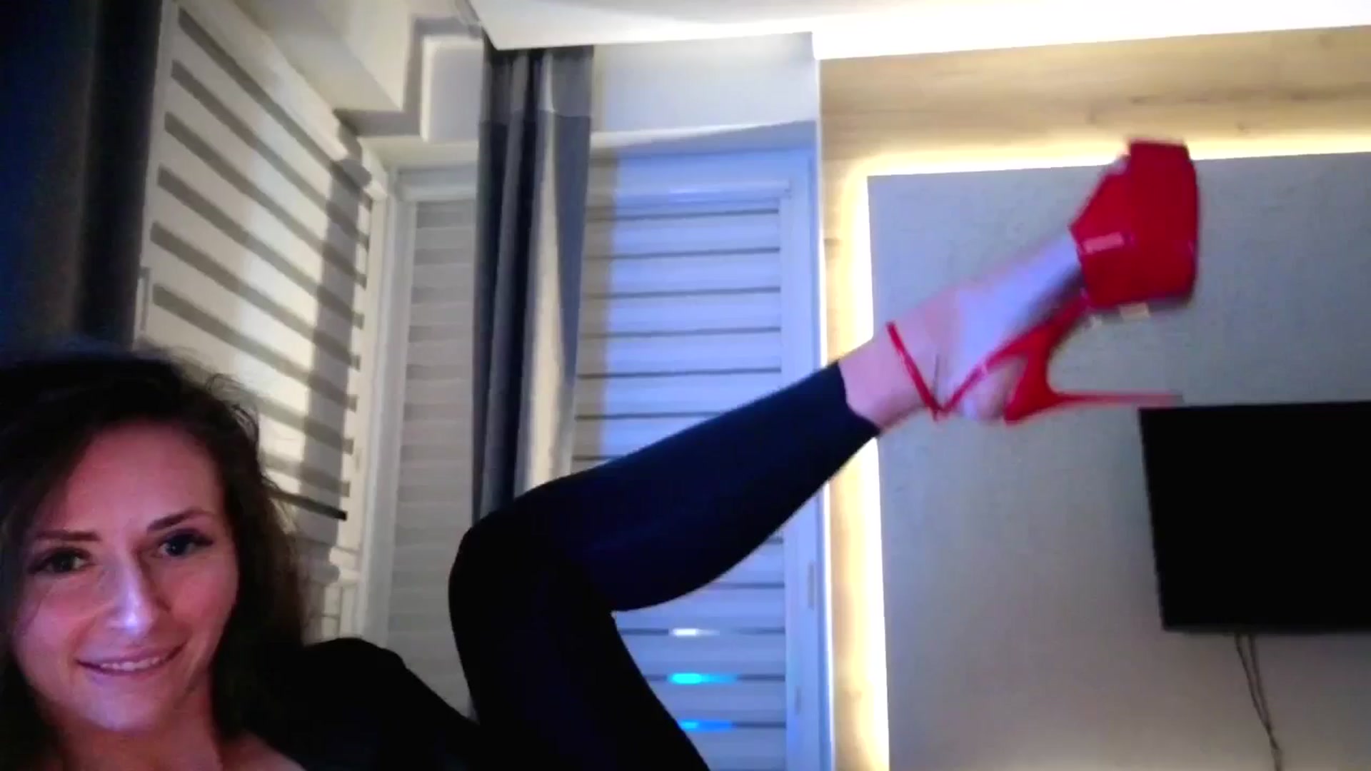 Gallery image thumbnail from Amber_Fry's myfreecams stream on, 03/29/2026, 21:03 image 1 of 20