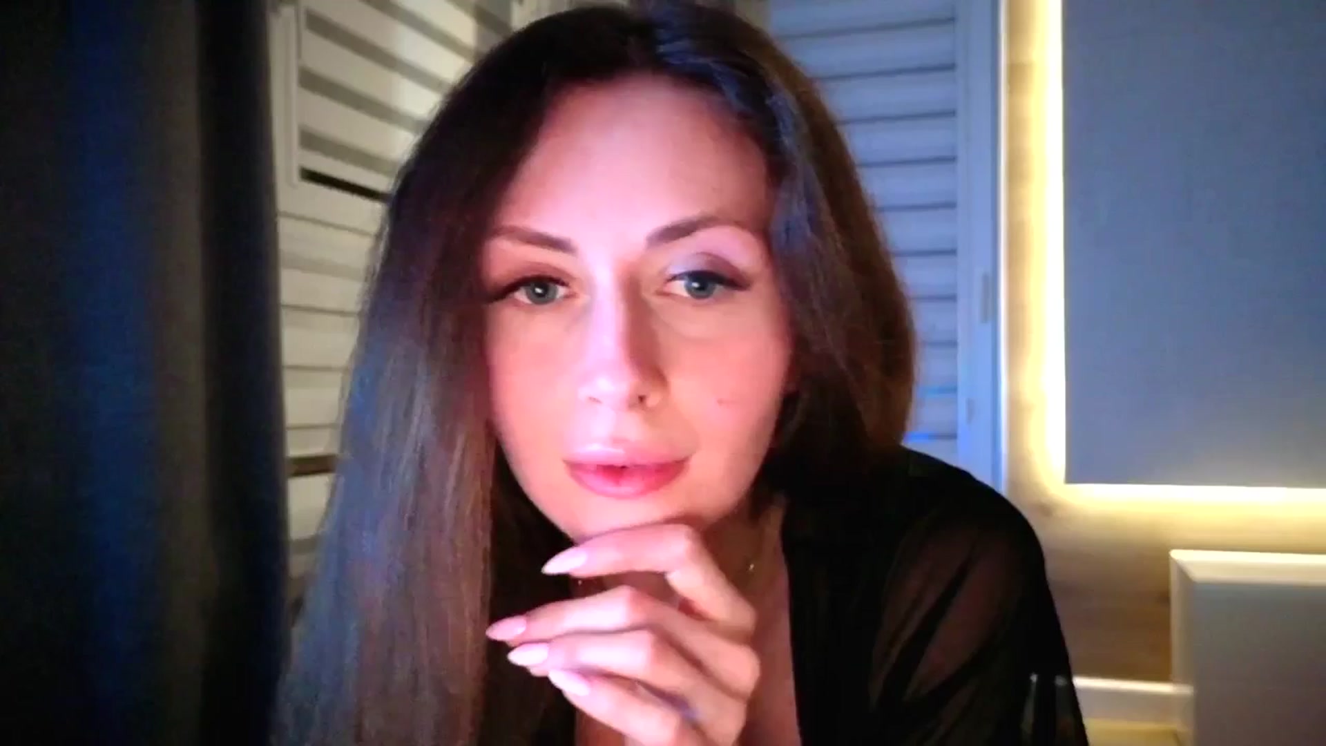 Gallery image thumbnail from Amber_Fry's myfreecams stream on, 03/29/2026, 21:03 image 18 of 20