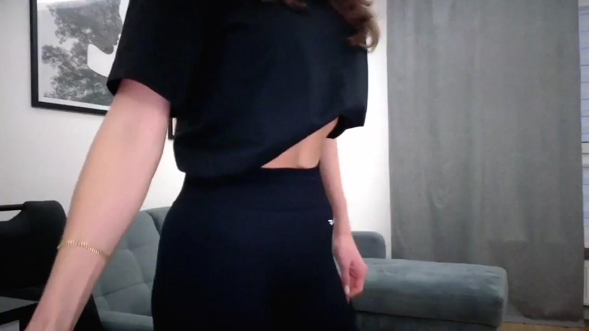 Gallery image thumbnail from Amber_Fry's myfreecams stream on, 04/17/2026, 18:34 image 18 of 20