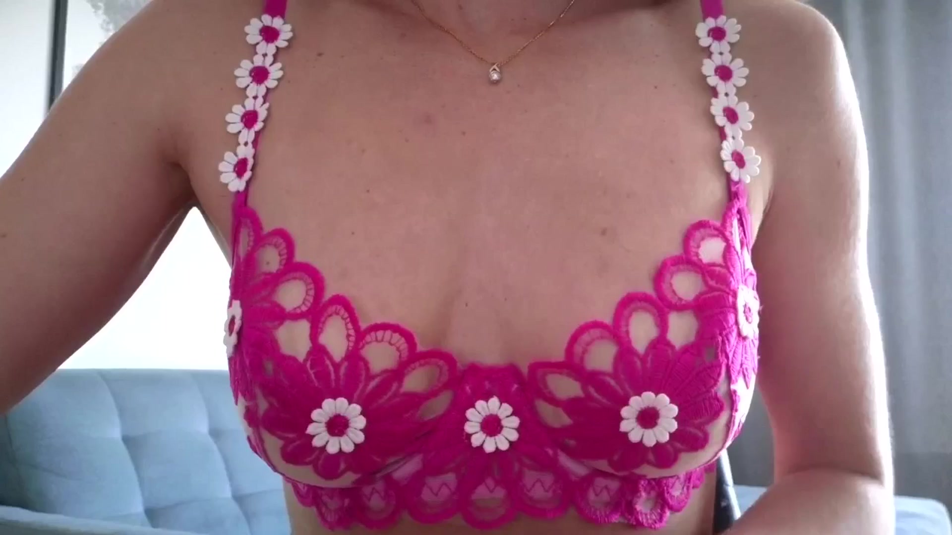 Gallery image thumbnail from Amber_Fry's myfreecams stream on, 05/03/2026, 13:25 image 10 of 20