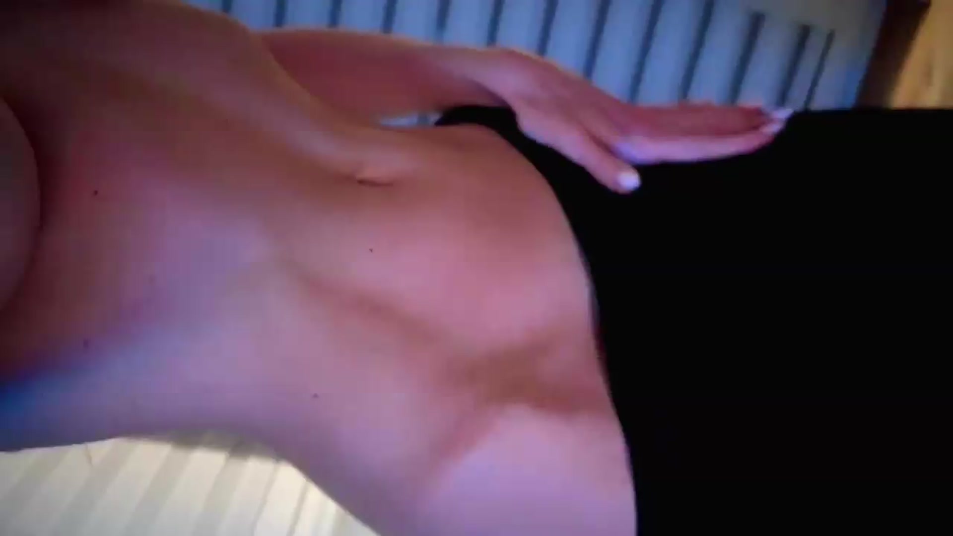 Gallery image thumbnail from Amber_Fry's myfreecams stream on, 06/04/2026, 20:43 image 18 of 20