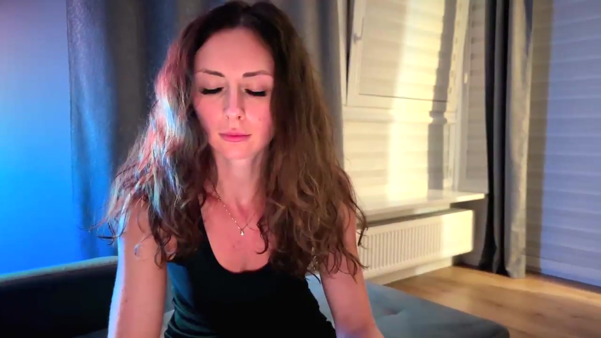 Gallery image thumbnail from Amber_Fry's myfreecams stream on, 07/20/2026, 21:59 image 16 of 20