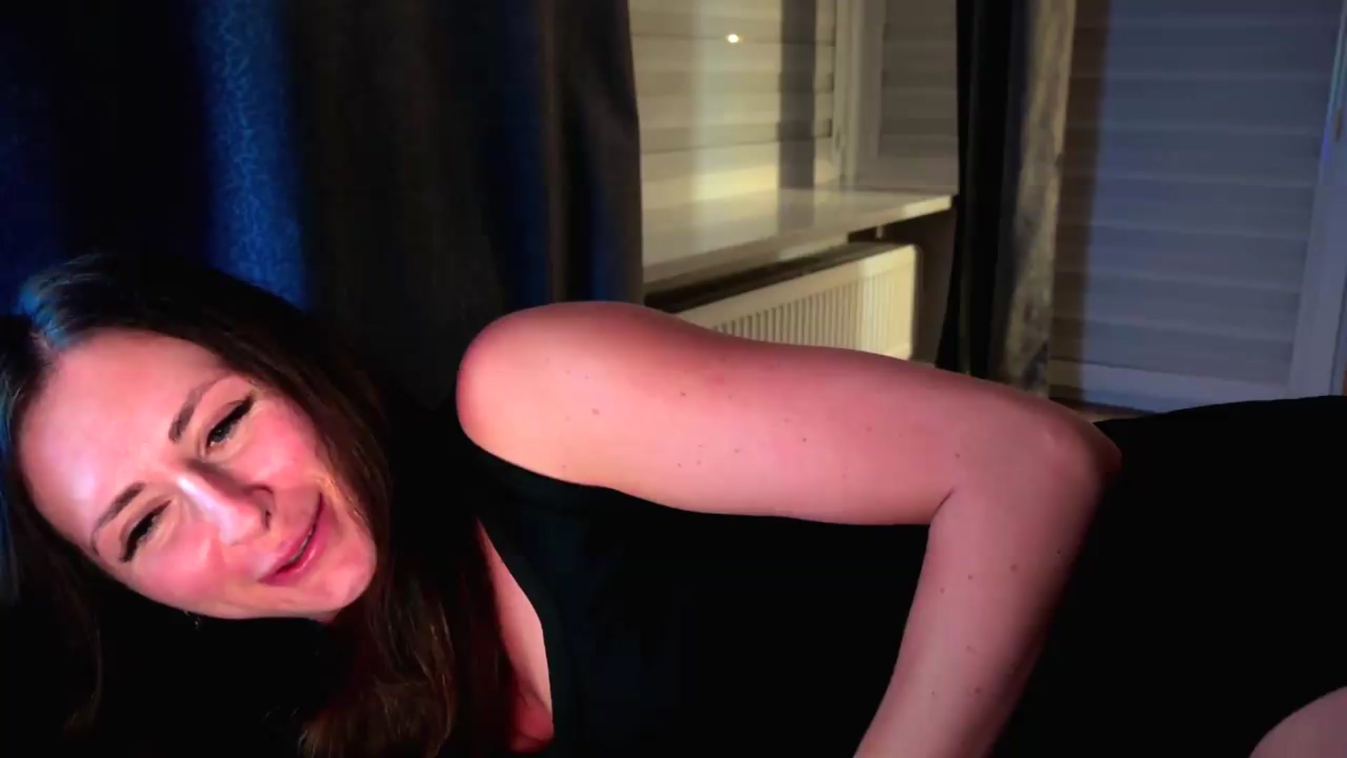 Gallery image thumbnail from Amber_Fry's myfreecams stream on, 07/29/2026, 22:21 image 6 of 20