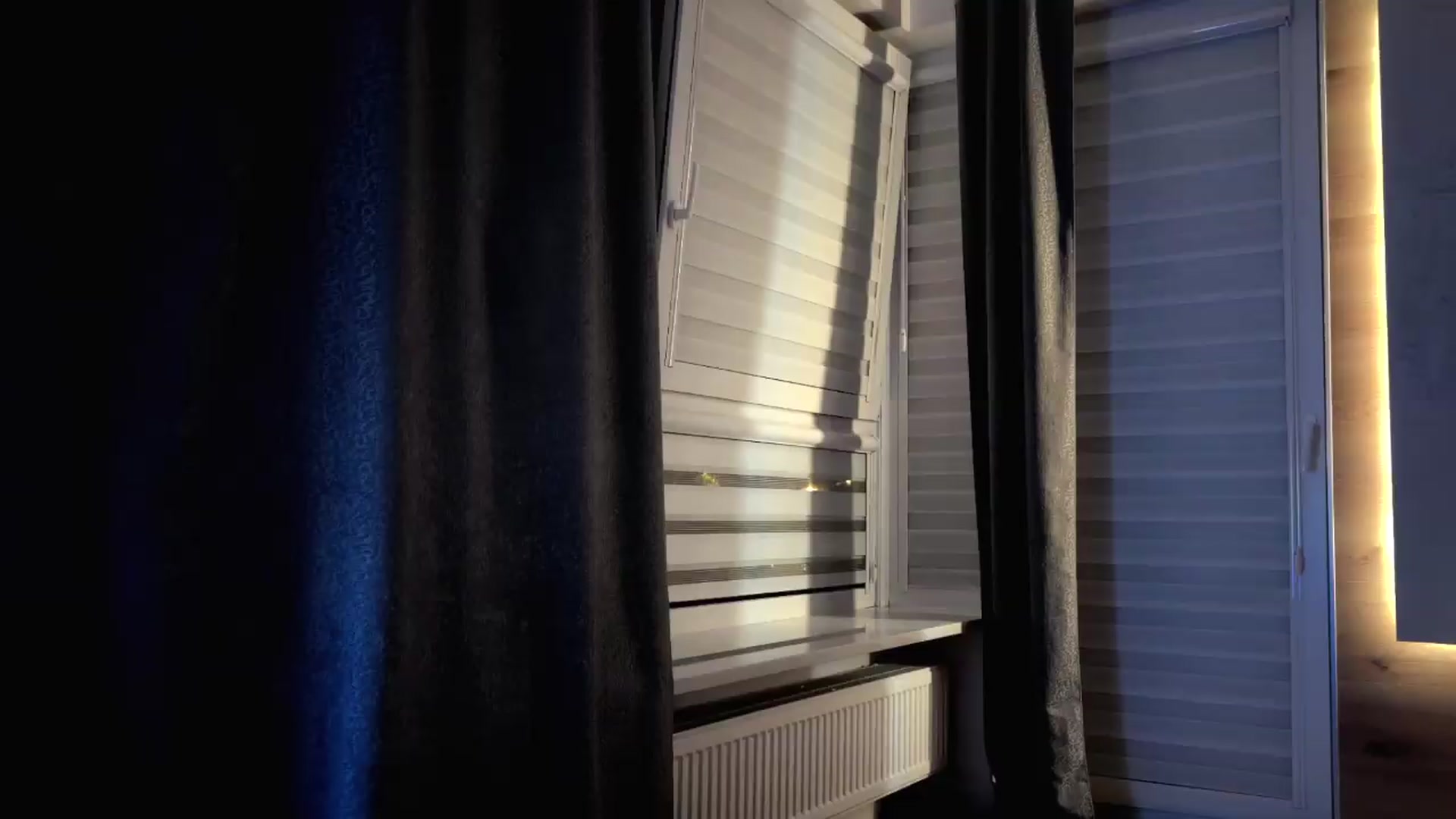 Gallery image thumbnail from Amber_Fry's myfreecams stream on, 08/11/2026, 23:50 image 16 of 20