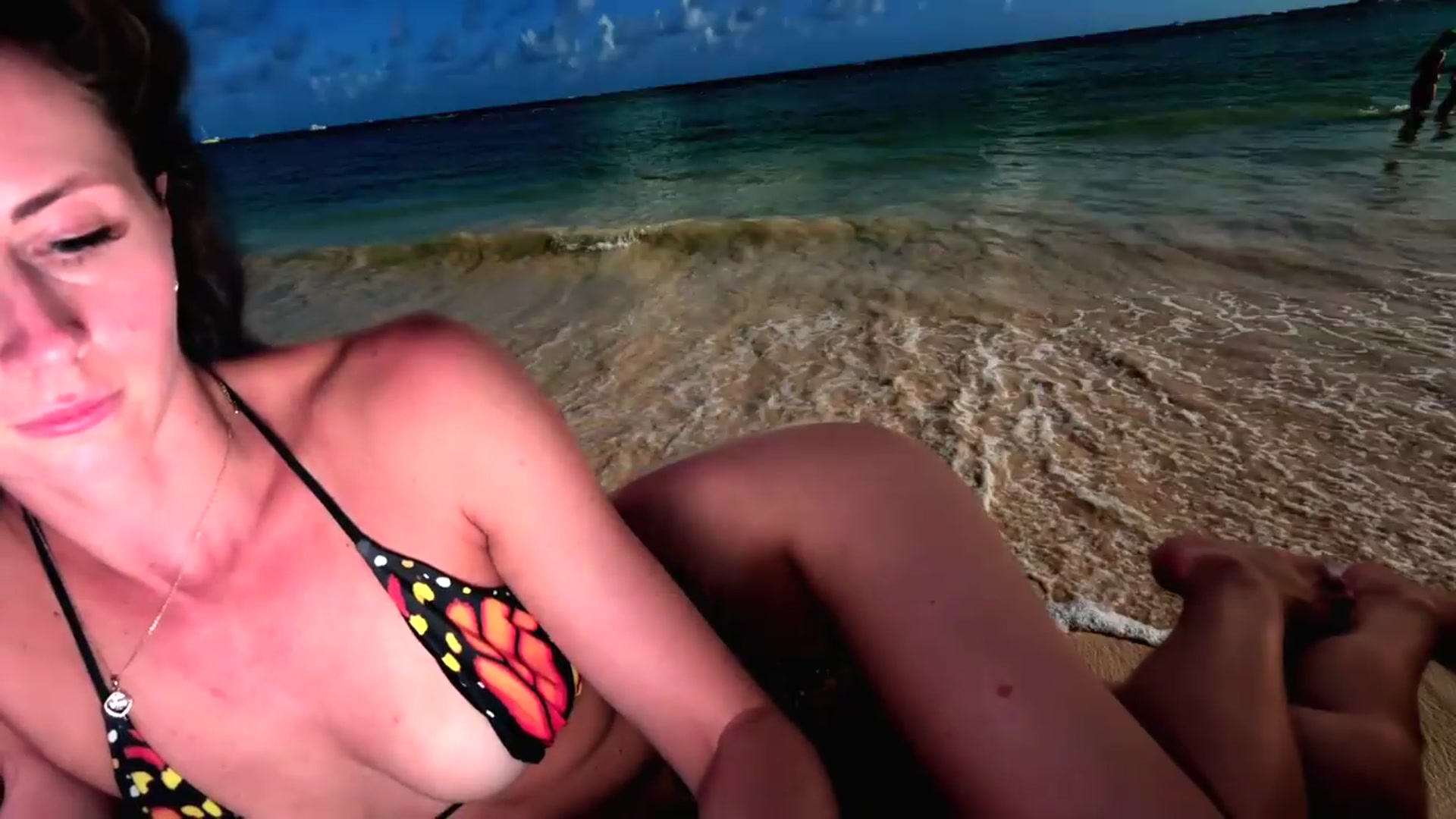 Gallery image thumbnail from Amber_Fry's myfreecams stream on, 08/15/2026, 22:00 image 19 of 20