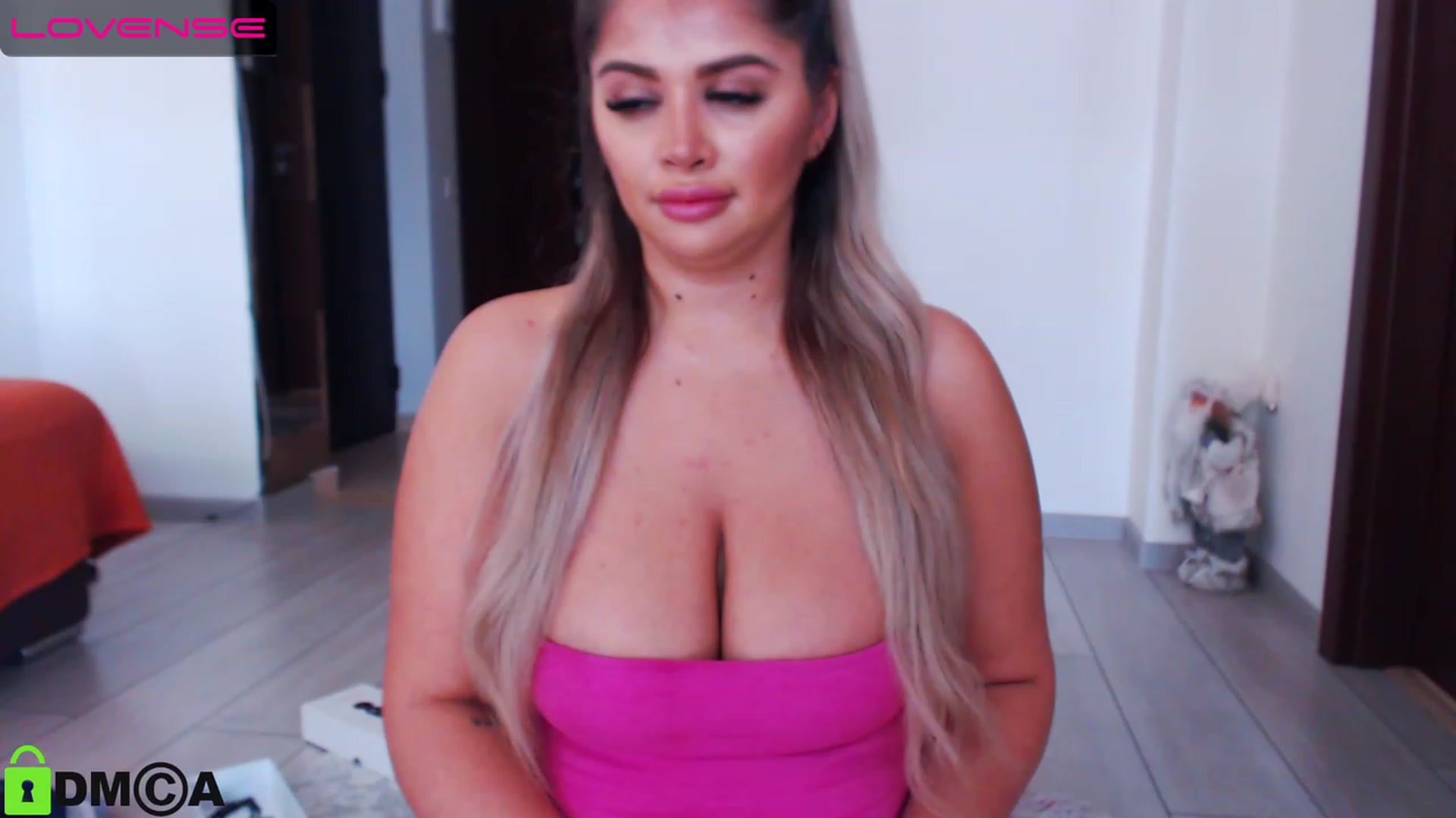 Gallery image thumbnail from Amber_Xs's myfreecams stream on, 06/12/2023, 13:31 image 8 of 20