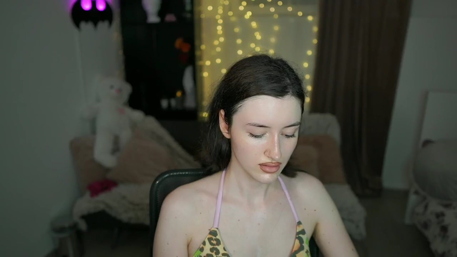 Gallery image thumbnail from Amber__Love18's myfreecams stream on, 06/30/2024, 16:42 image 9 of 20