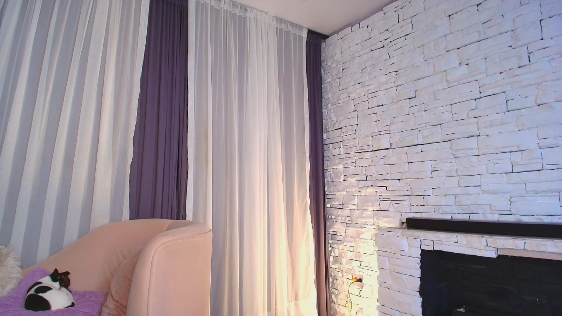 Gallery image thumbnail from Amber_walker's myfreecams stream on, 06/02/2025, 08:50 image 17 of 20