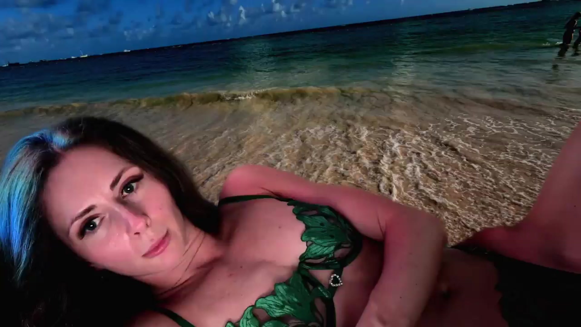 Gallery image thumbnail from Ambercita's myfreecams stream on, 08/19/2026, 21:51 image 16 of 20