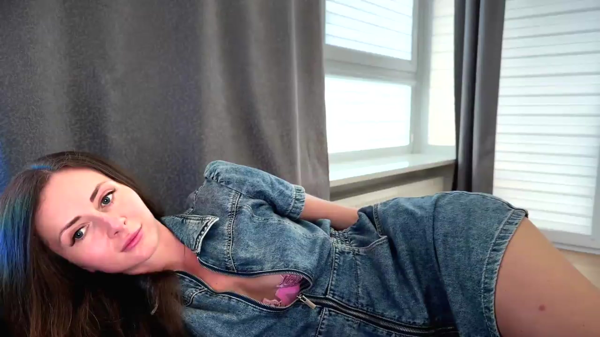 Gallery image thumbnail from Ambercita's myfreecams stream on, 09/01/2026, 16:52 image 18 of 20