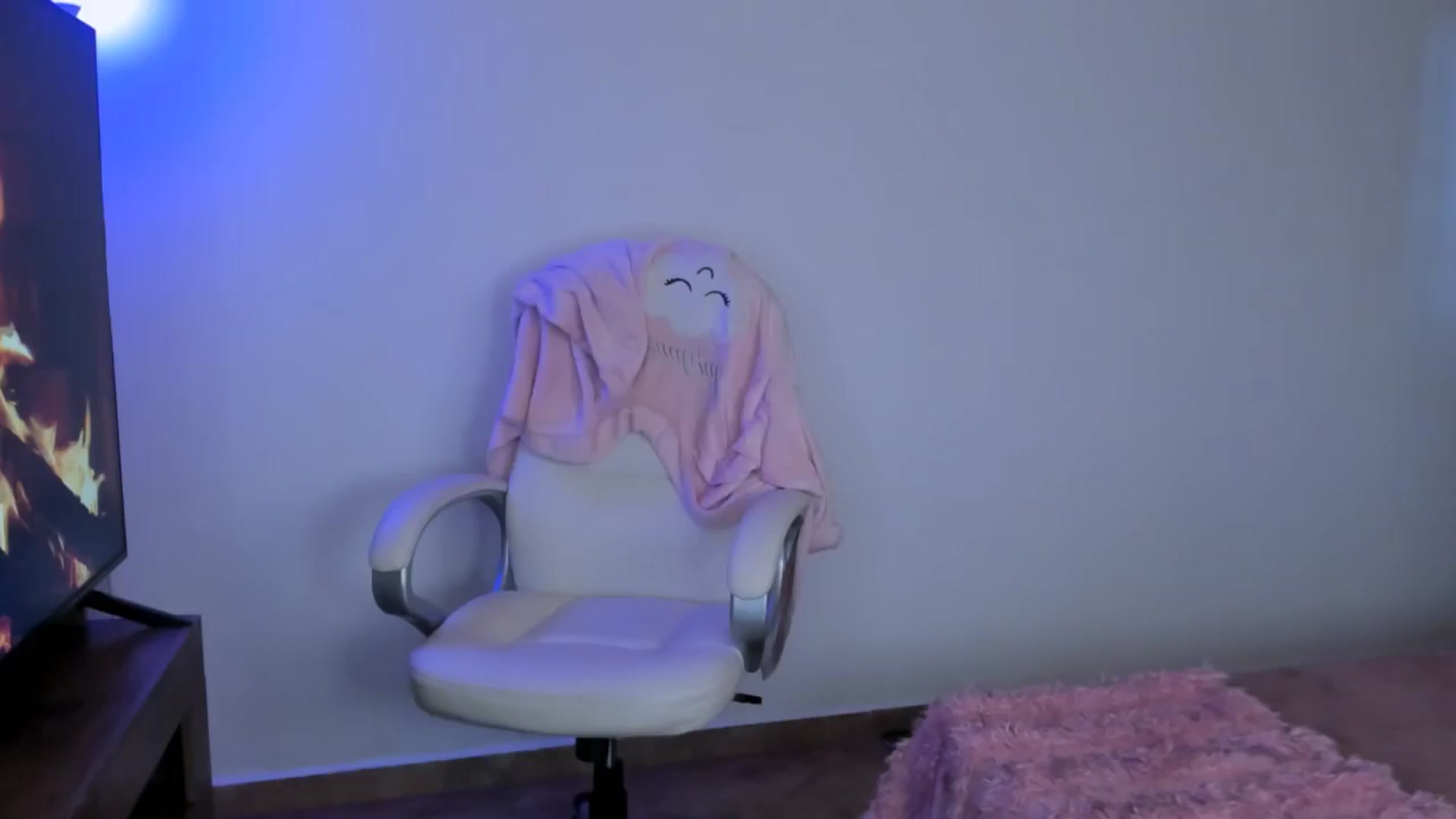 Gallery image thumbnail from Amberjhons's myfreecams stream on, 08/03/2024, 19:19 image 11 of 20