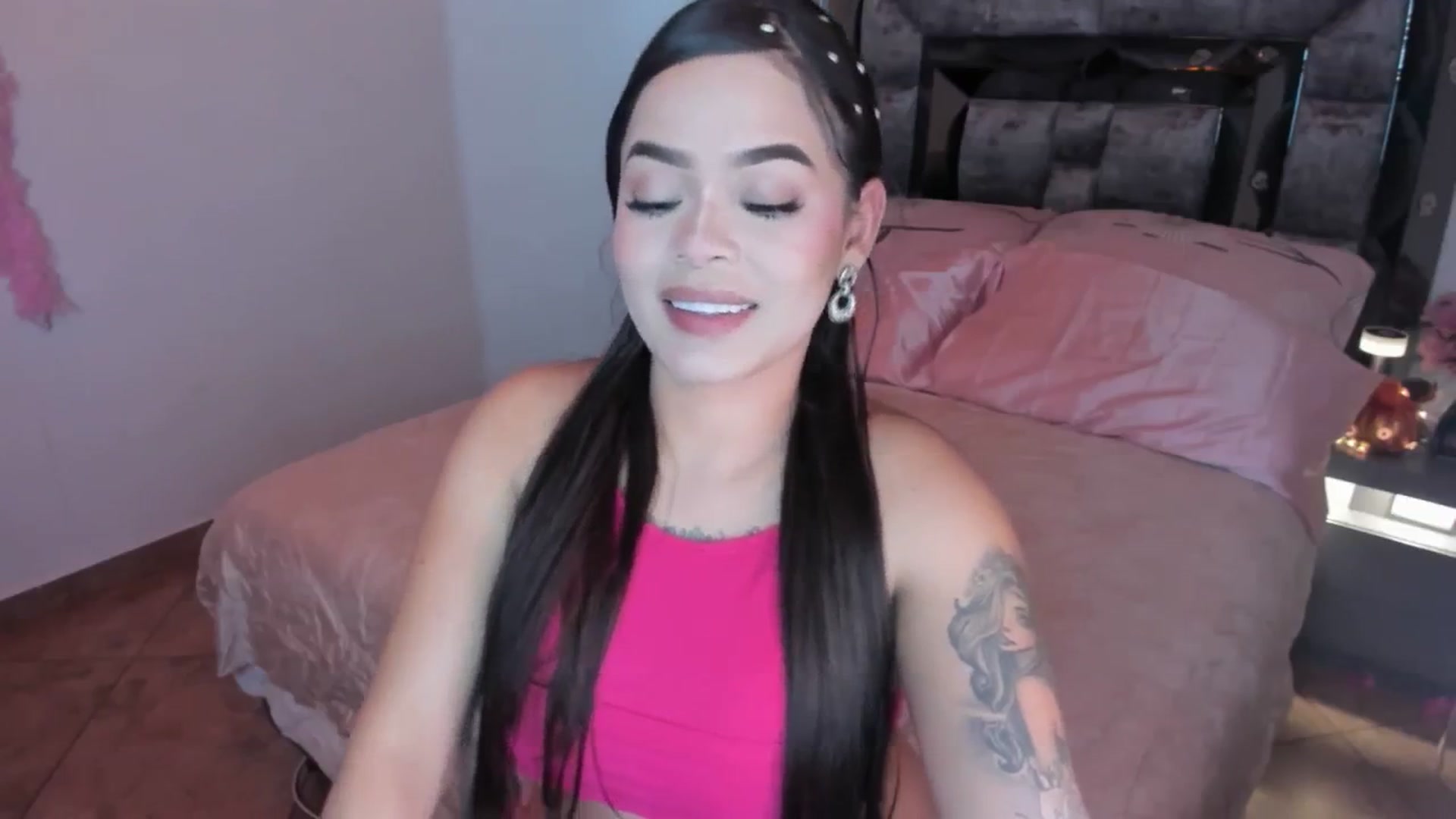Gallery image thumbnail from Amberjhons's myfreecams stream on, 10/19/2024, 19:50 image 12 of 20