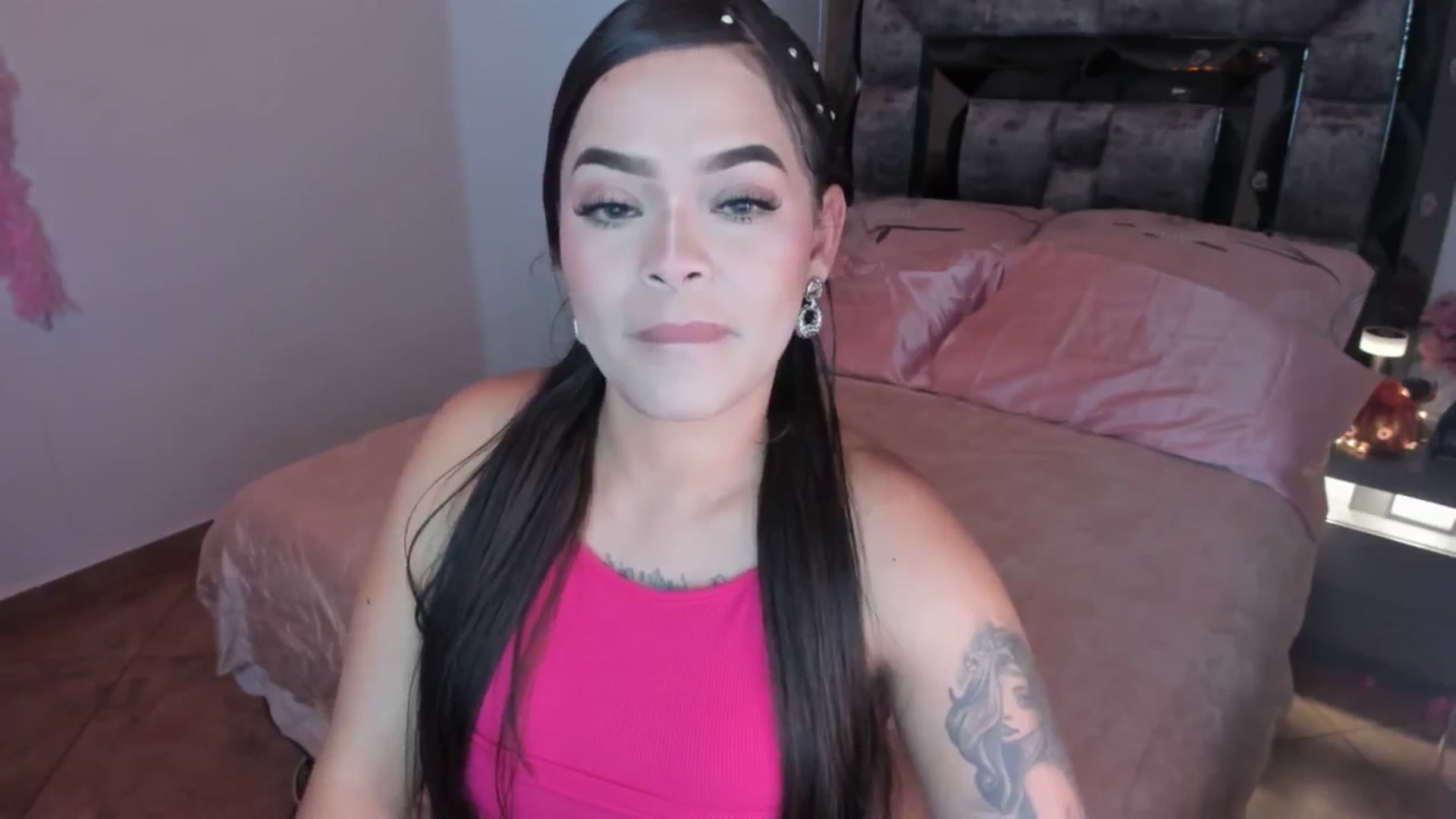 Gallery image thumbnail from Amberjhons's myfreecams stream on, 10/19/2024, 19:50 image 7 of 20