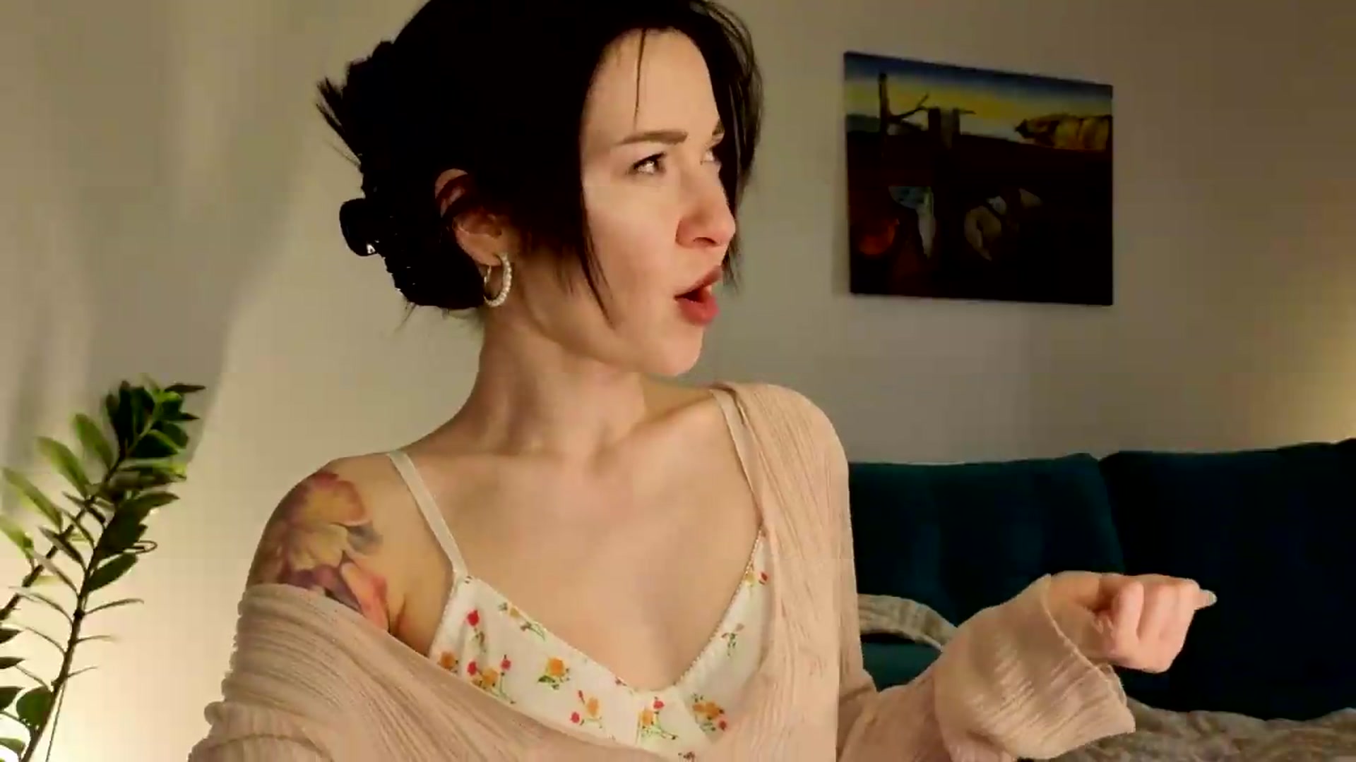 Gallery image thumbnail from Ambientmoon's myfreecams stream on, 05/26/2026, 19:46 image 14 of 20