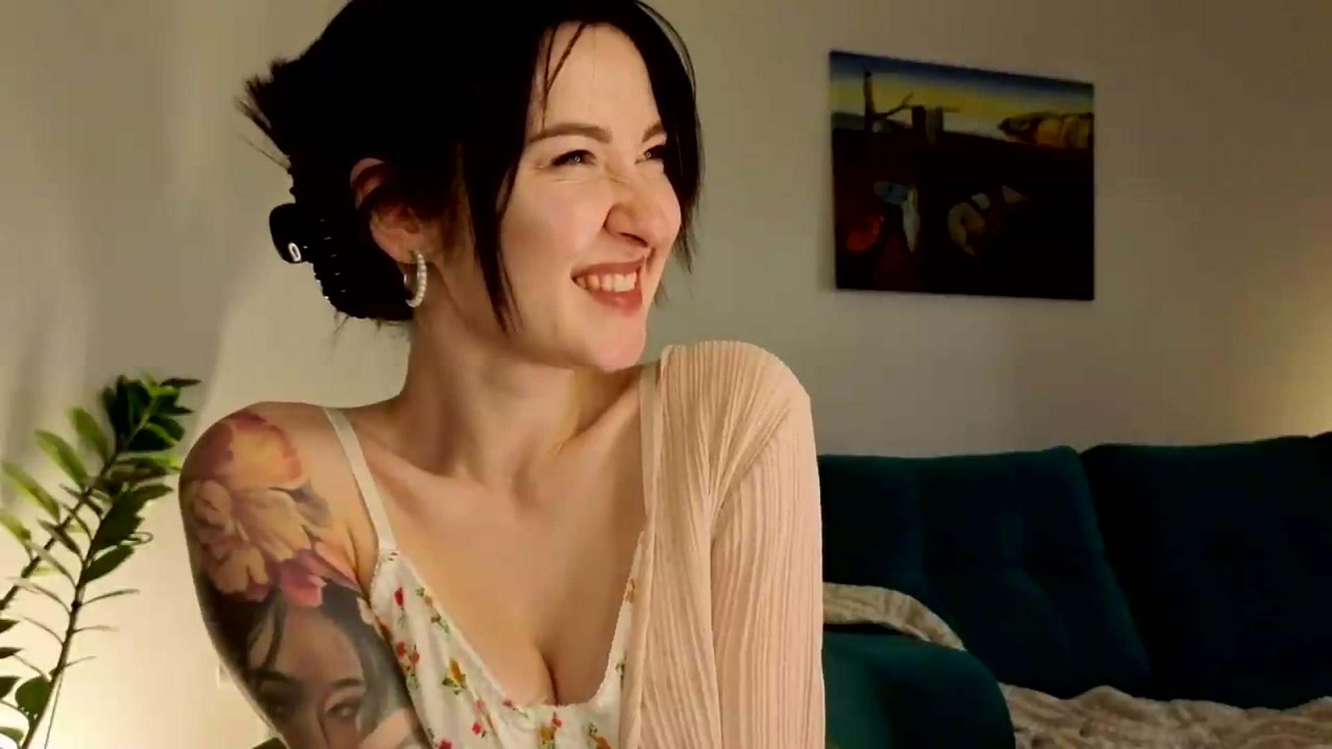 Gallery image thumbnail from Ambientmoon's myfreecams stream on, 05/26/2026, 19:46 image 15 of 20
