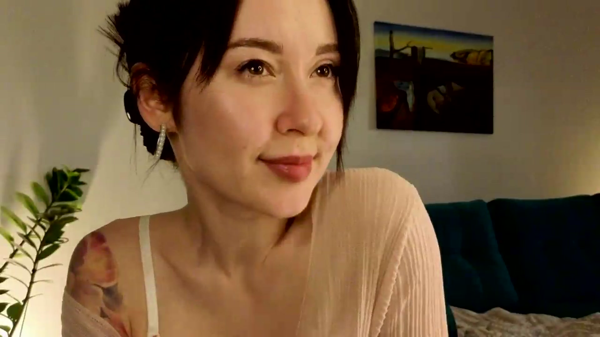 Gallery image thumbnail from Ambientmoon's myfreecams stream on, 05/26/2026, 19:46 image 16 of 20
