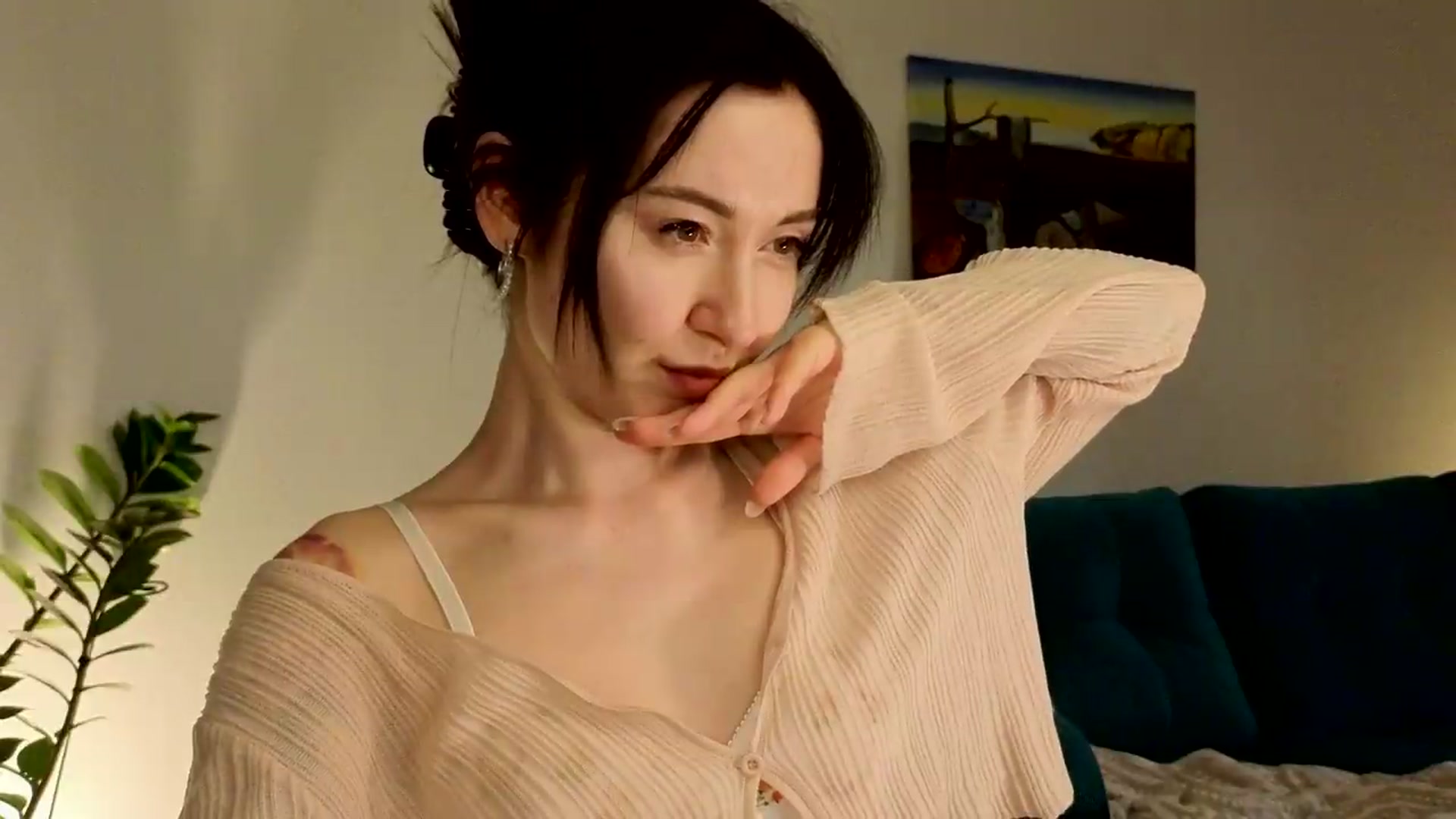 Gallery image thumbnail from Ambientmoon's myfreecams stream on, 05/26/2026, 19:46 image 13 of 20
