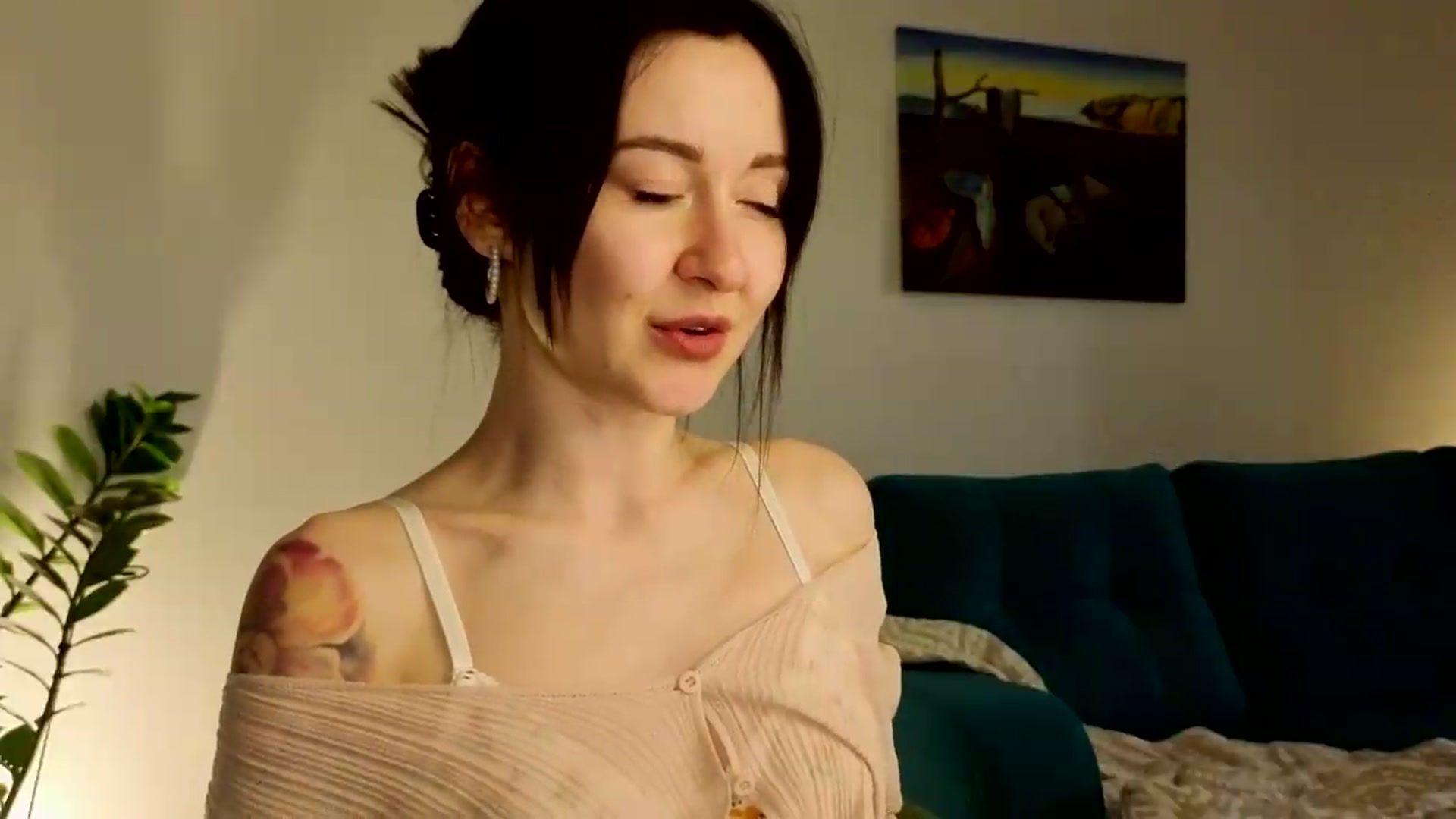 Gallery image thumbnail from Ambientmoon's myfreecams stream on, 05/26/2026, 21:02 image 10 of 20