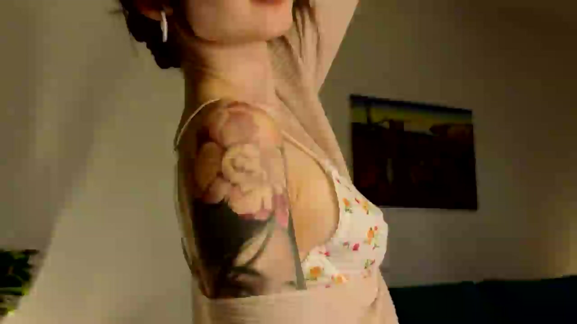 Gallery image thumbnail from Ambientmoon's myfreecams stream on, 05/26/2026, 21:59 image 4 of 20