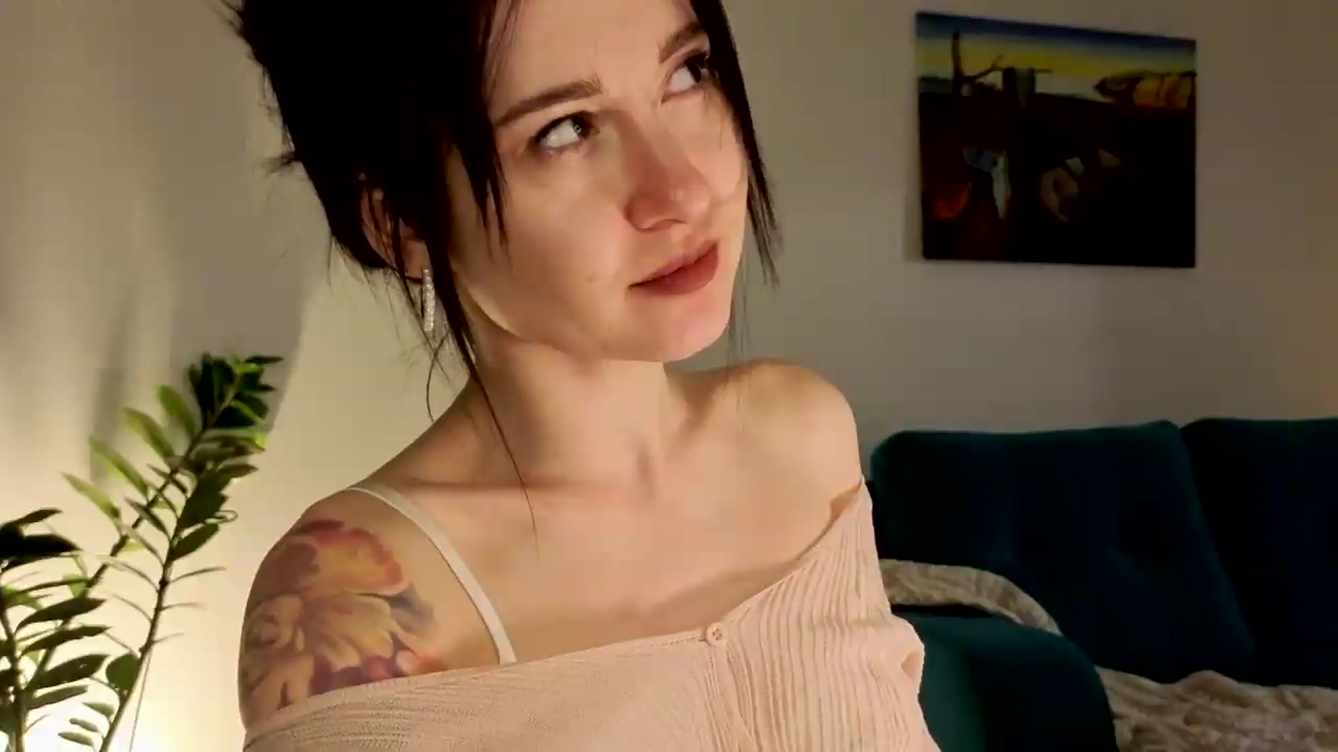 Gallery image thumbnail from Ambientmoon's myfreecams stream on, 05/27/2026, 24:01 image 6 of 20
