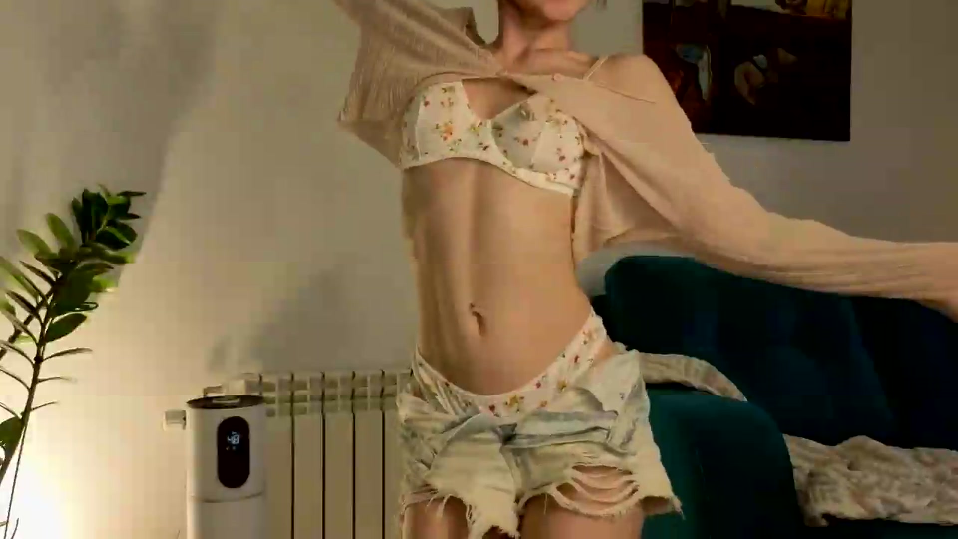 Gallery image thumbnail from Ambientmoon's myfreecams stream on, 05/27/2026, 24:01 image 11 of 20