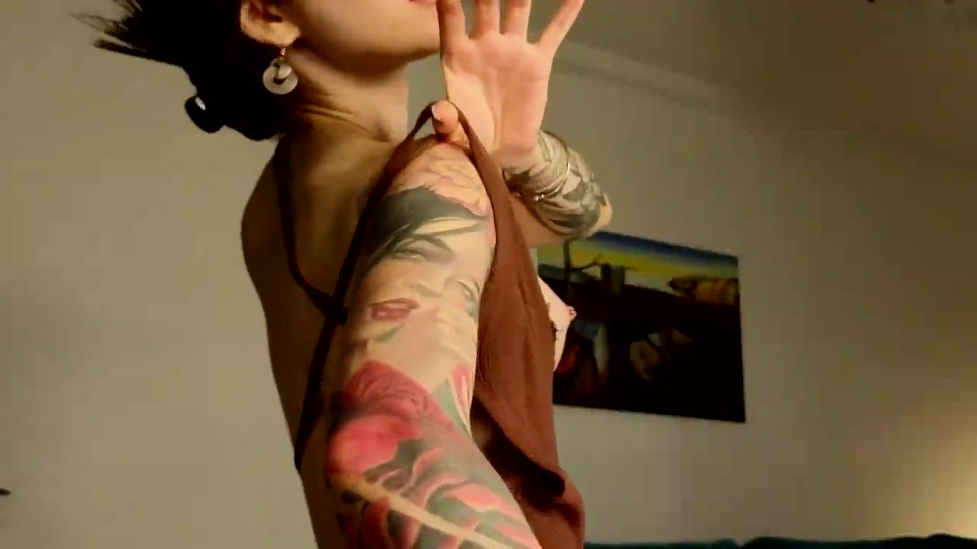 Gallery image thumbnail from Ambientmoon's myfreecams stream on, 05/27/2026, 23:59 image 6 of 20