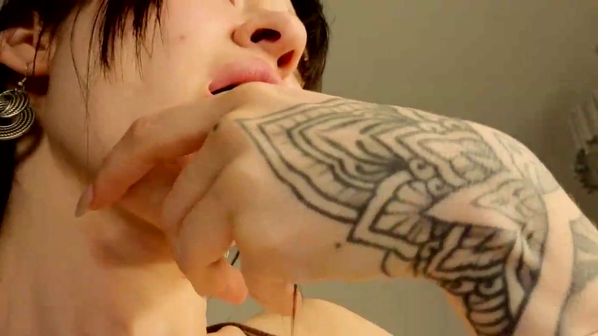 Gallery image thumbnail from Ambientmoon's myfreecams stream on, 05/27/2026, 23:59 image 7 of 20