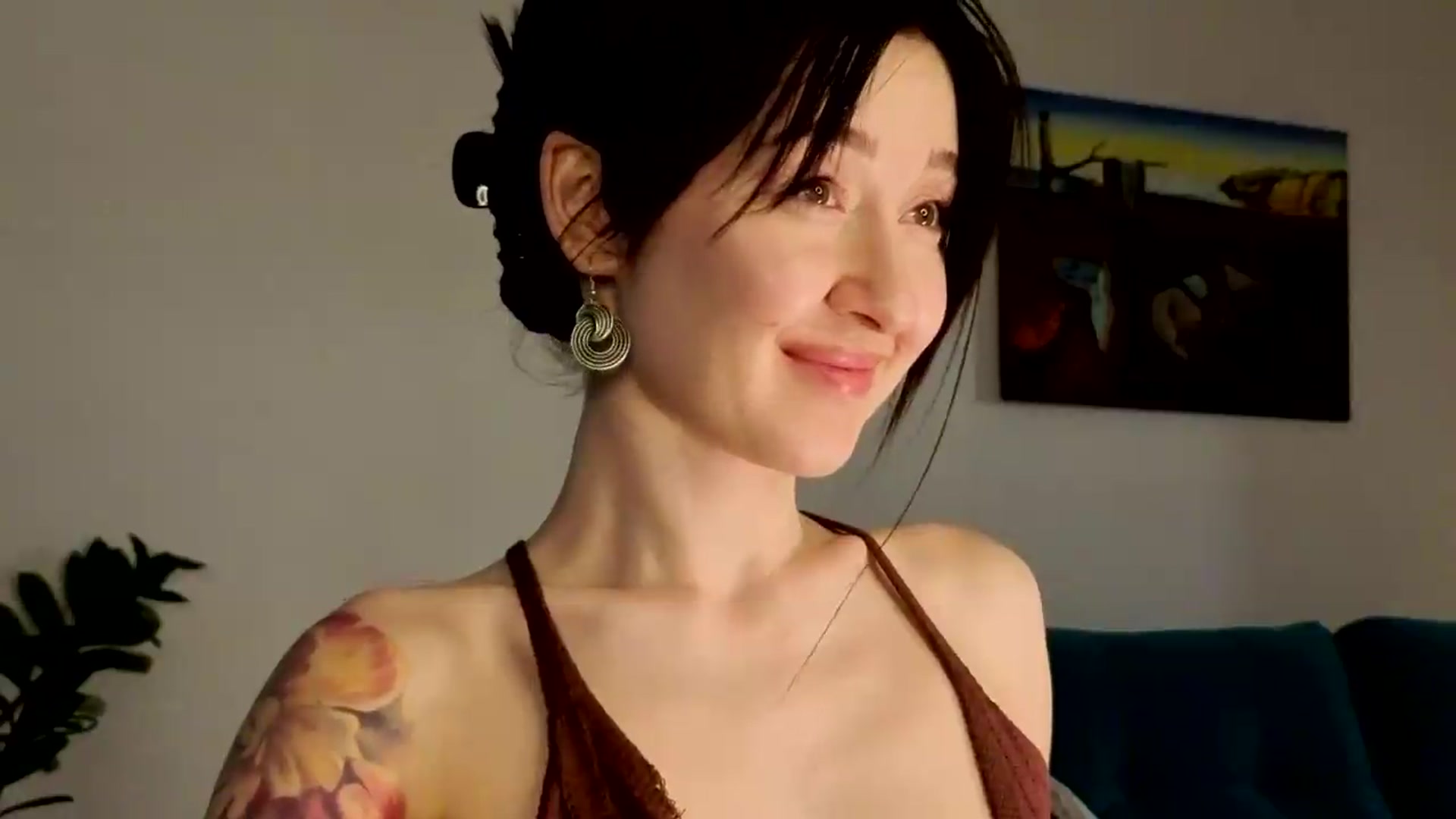 Gallery image thumbnail from Ambientmoon's myfreecams stream on, 05/28/2026, 01:55 image 12 of 20