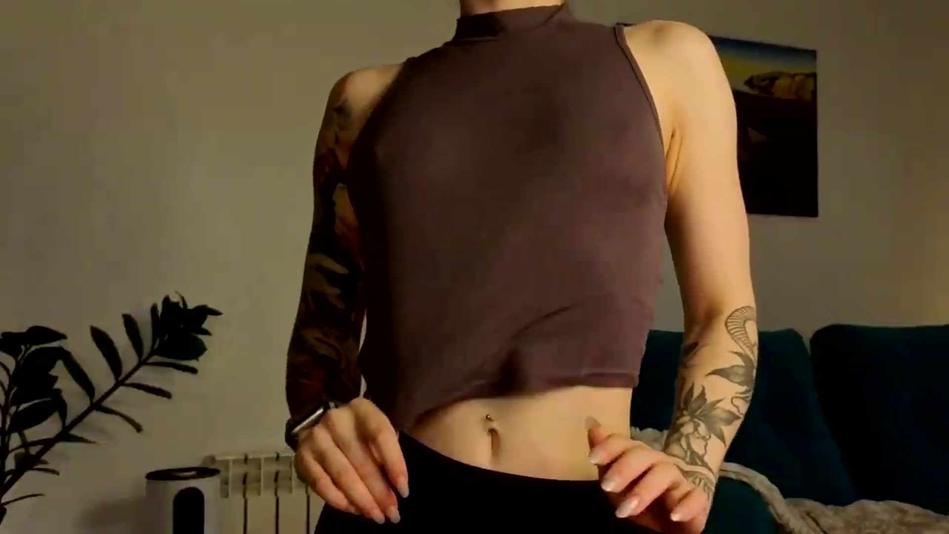 Gallery image thumbnail from Ambientmoon's myfreecams stream on, 05/28/2026, 19:59 image 9 of 20