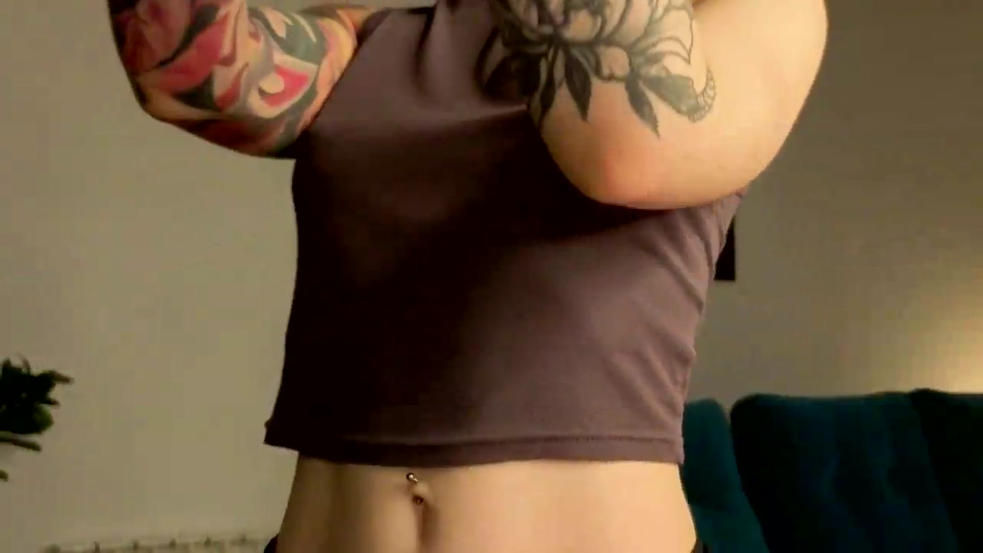 Gallery image thumbnail from Ambientmoon's myfreecams stream on, 05/28/2026, 21:45 image 17 of 20