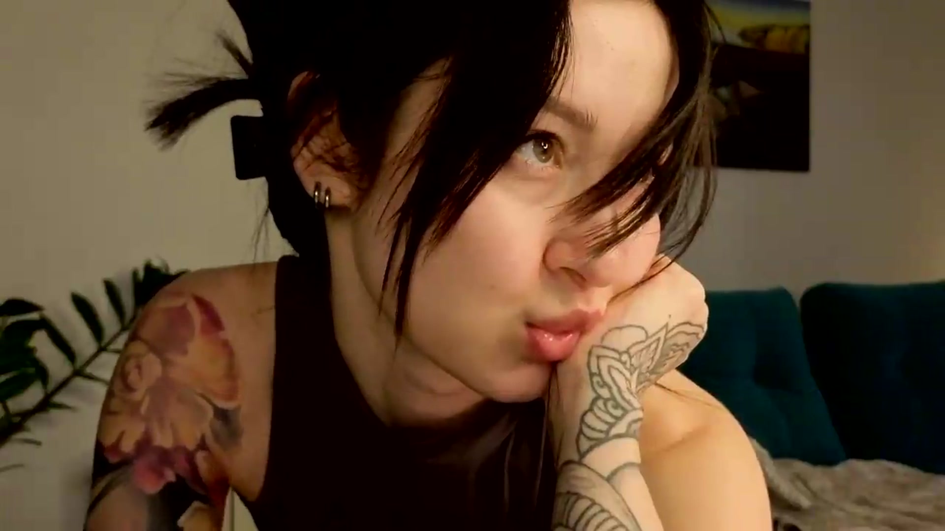 Gallery image thumbnail from Ambientmoon's myfreecams stream on, 05/28/2026, 21:45 image 9 of 20