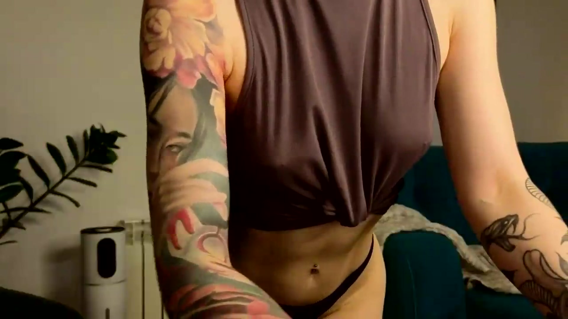 Gallery image thumbnail from Ambientmoon's myfreecams stream on, 05/29/2026, 01:45 image 17 of 20