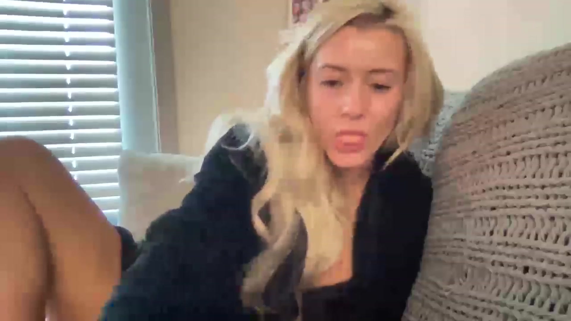 Gallery image thumbnail from AmbitiousTina's myfreecams stream on, 11/21/2022, 21:58 image 12 of 20