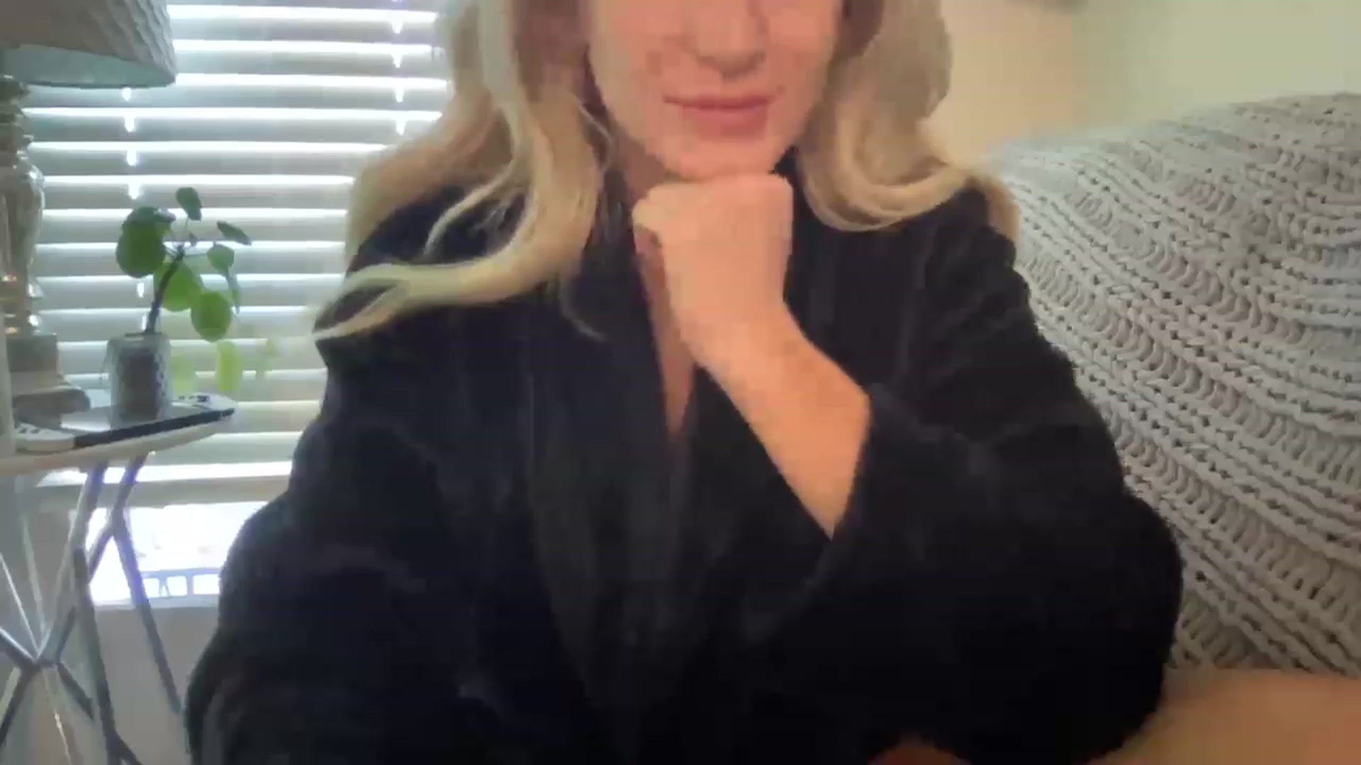 Gallery image thumbnail from AmbitiousTina's myfreecams stream on, 11/21/2022, 21:58 image 1 of 20