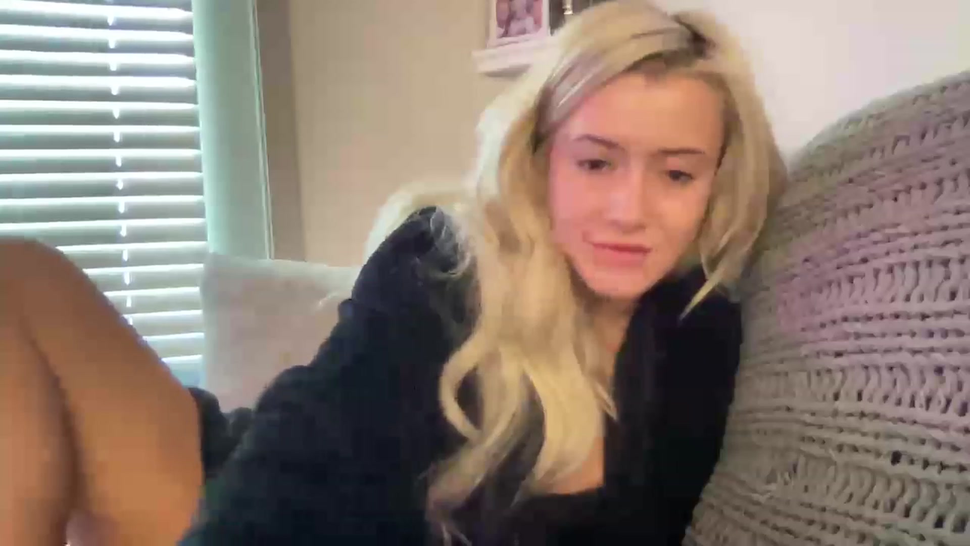 Gallery image thumbnail from AmbitiousTina's myfreecams stream on, 11/21/2022, 21:58 image 14 of 20