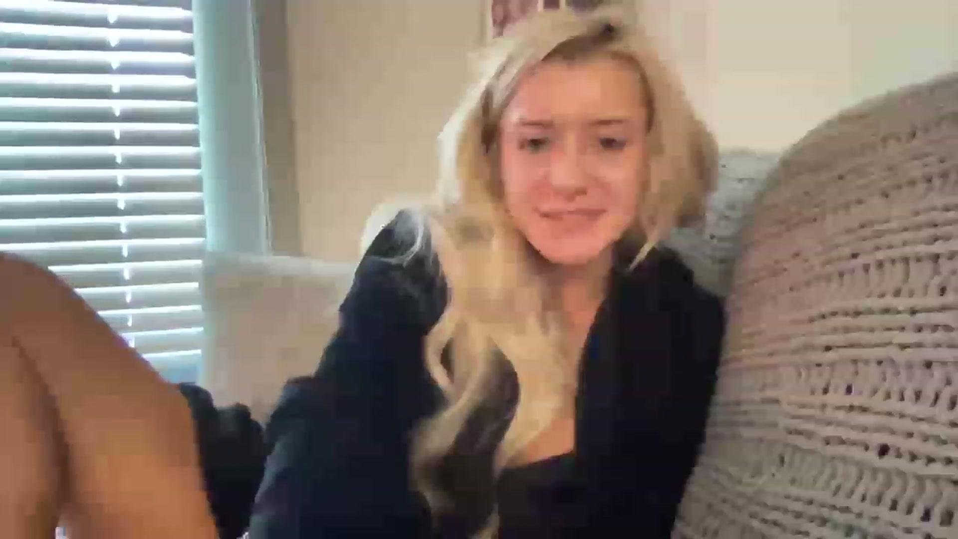 Gallery image thumbnail from AmbitiousTina's myfreecams stream on, 11/21/2022, 21:58 image 13 of 20