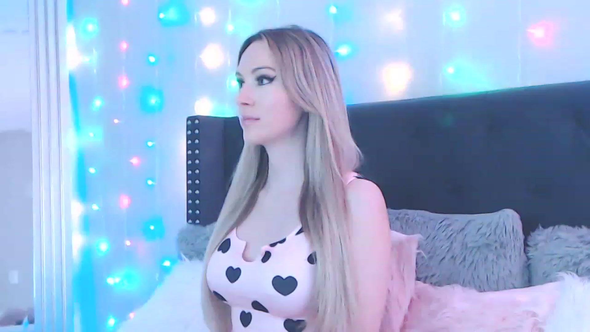 Gallery image thumbnail from AmbriTaylor's myfreecams stream on, 07/26/2023, 01:07 image 3 of 20