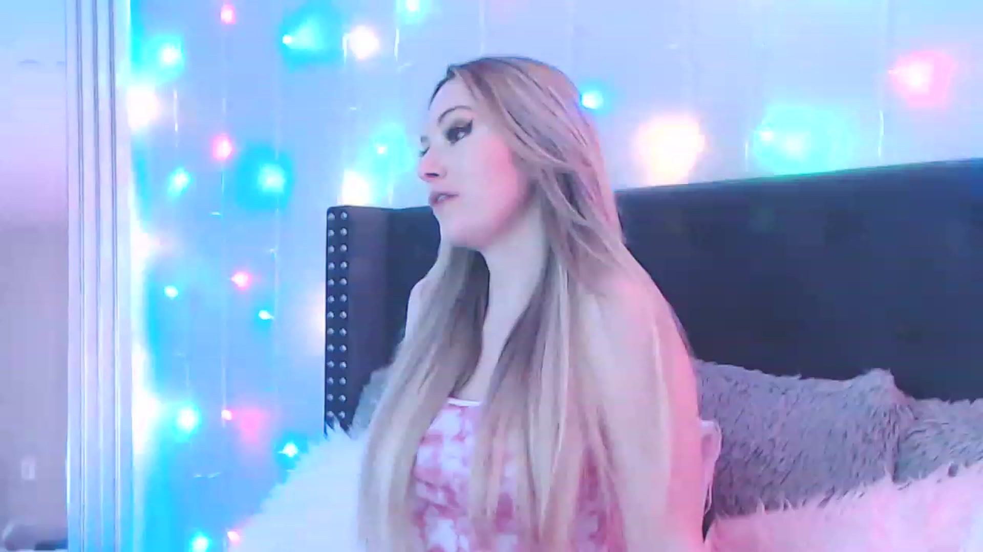 Gallery image thumbnail from AmbriTaylor's myfreecams stream on, 08/03/2023, 12:01 image 2 of 20