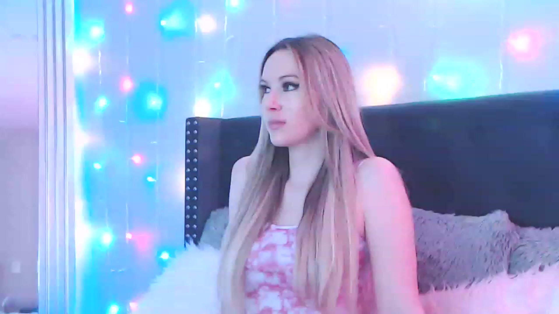 Gallery image thumbnail from AmbriTaylor's myfreecams stream on, 08/03/2023, 12:01 image 4 of 20