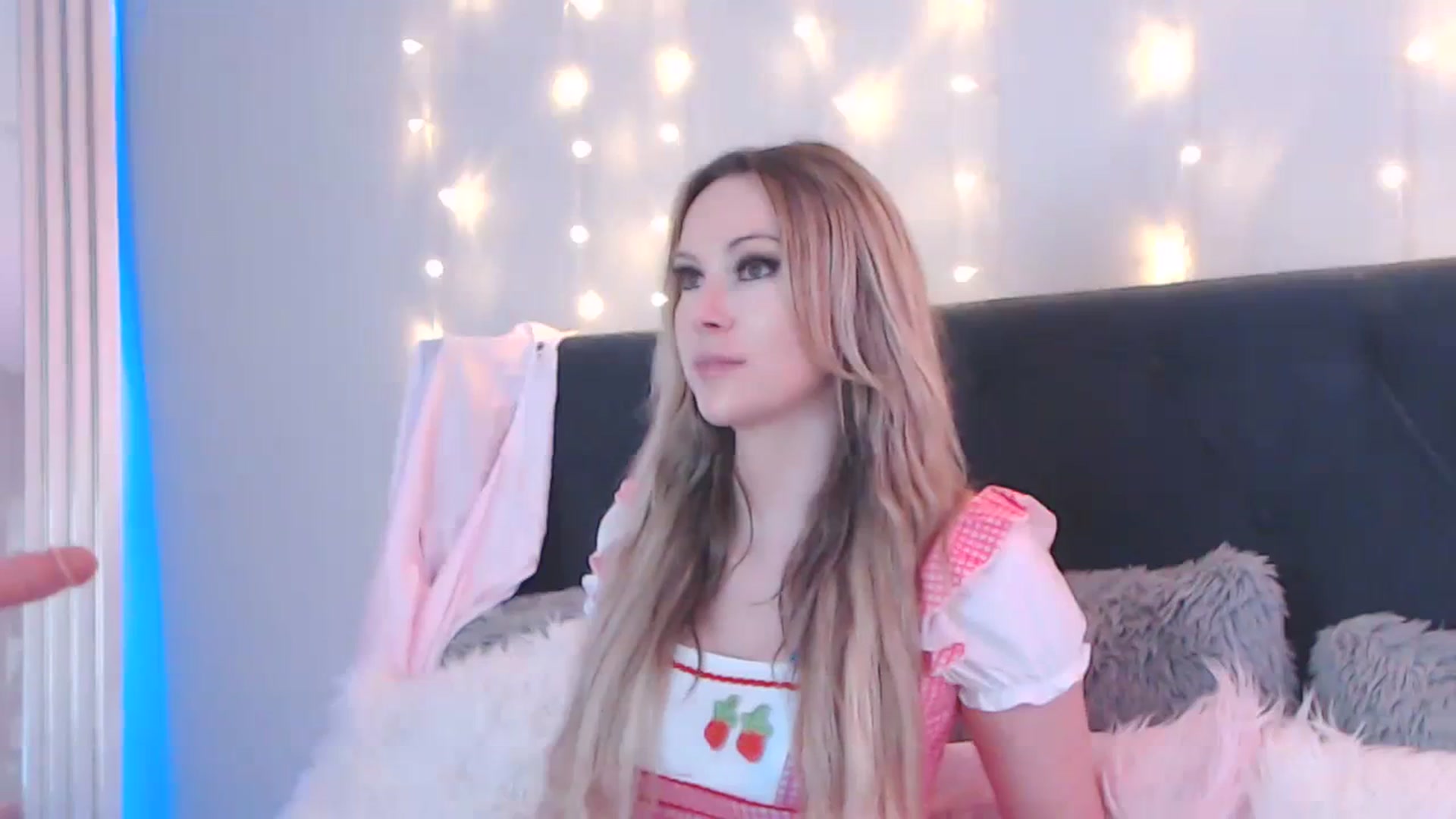 Gallery image thumbnail from AmbriTaylor's myfreecams stream on, 08/23/2023, 18:22 image 10 of 20
