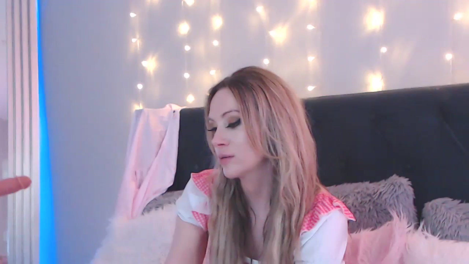 Gallery image thumbnail from AmbriTaylor's myfreecams stream on, 08/23/2023, 18:22 image 16 of 20