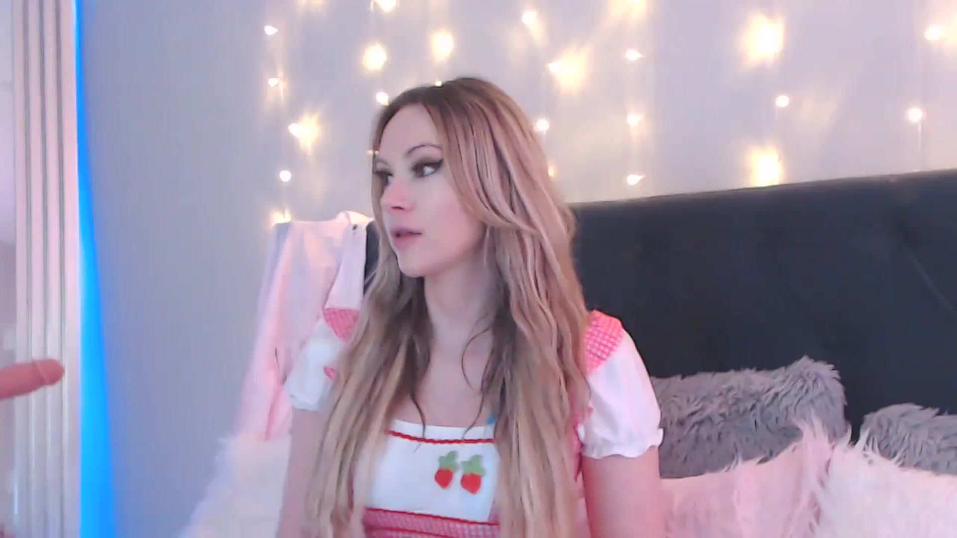 Gallery image thumbnail from AmbriTaylor's myfreecams stream on, 08/23/2023, 18:22 image 2 of 20